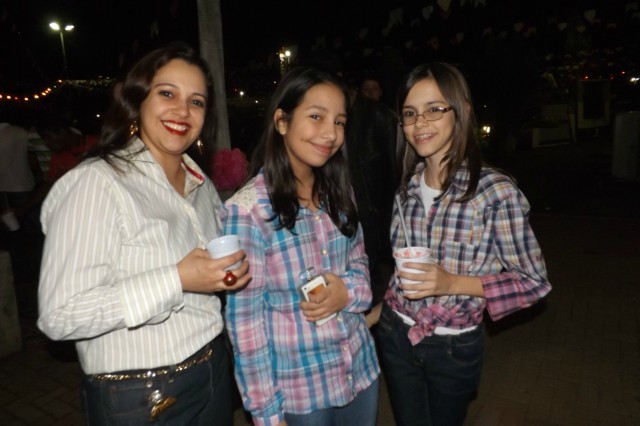 Indústria reúne colaboradores para festança com direito a dança e comidas típicas Indústria reúne colaboradores para festança com direito a dança e comidas típicas