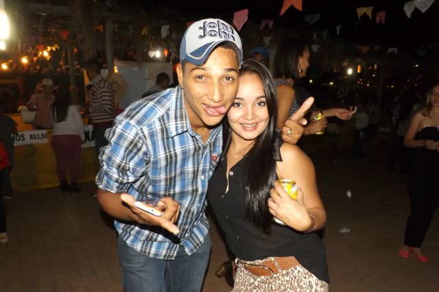 Indústria reúne colaboradores para festança com direito a dança e comidas típicas Indústria reúne colaboradores para festança com direito a dança e comidas típicas