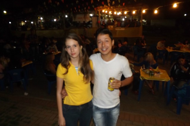 Indústria reúne colaboradores para festança com direito a dança e comidas típicas Indústria reúne colaboradores para festança com direito a dança e comidas típicas