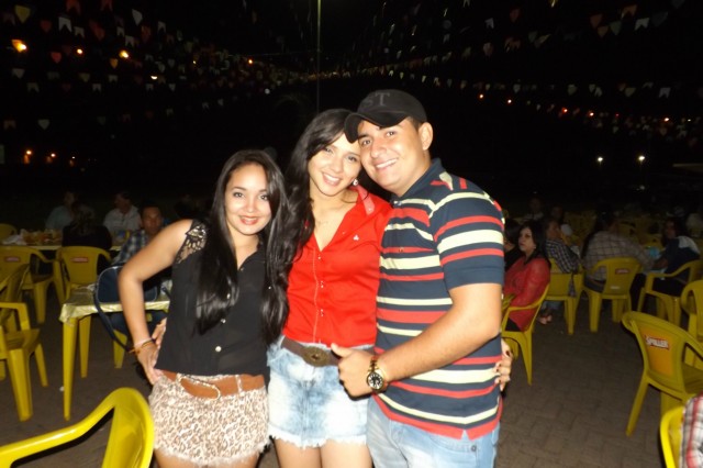 Indústria reúne colaboradores para festança com direito a dança e comidas típicas Indústria reúne colaboradores para festança com direito a dança e comidas típicas