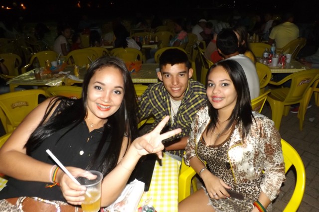 Indústria reúne colaboradores para festança com direito a dança e comidas típicas Indústria reúne colaboradores para festança com direito a dança e comidas típicas