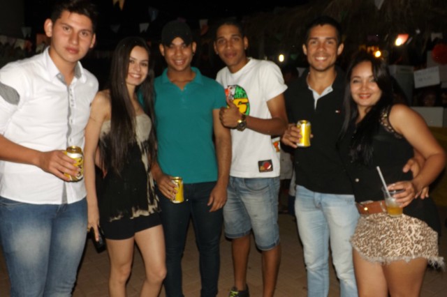 Indústria reúne colaboradores para festança com direito a dança e comidas típicas Indústria reúne colaboradores para festança com direito a dança e comidas típicas