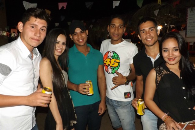 Indústria reúne colaboradores para festança com direito a dança e comidas típicas Indústria reúne colaboradores para festança com direito a dança e comidas típicas