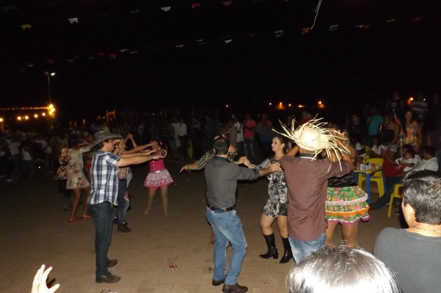 Indústria reúne colaboradores para festança com direito a dança e comidas típicas Indústria reúne colaboradores para festança com direito a dança e comidas típicas