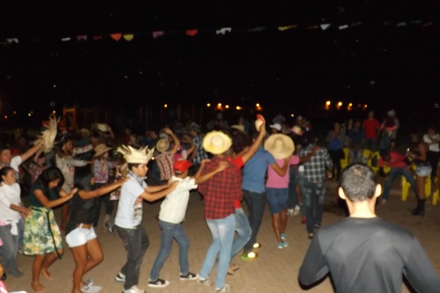 Indústria reúne colaboradores para festança com direito a dança e comidas típicas Indústria reúne colaboradores para festança com direito a dança e comidas típicas