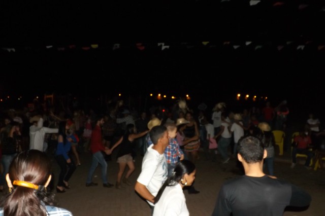 Indústria reúne colaboradores para festança com direito a dança e comidas típicas Indústria reúne colaboradores para festança com direito a dança e comidas típicas