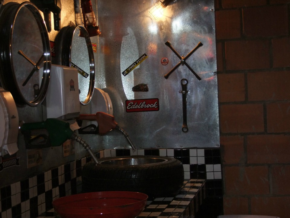 Lançamento do Motoshow aconteceu no desmanche Lançamento do Motoshow aconteceu no desmanche