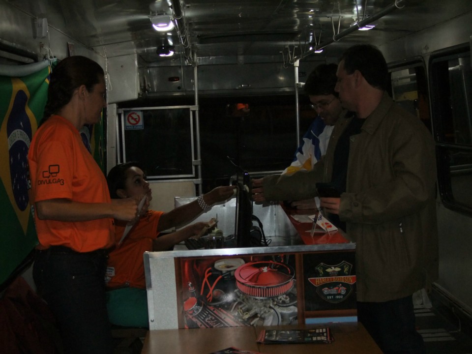 Lançamento do Motoshow aconteceu no desmanche Lançamento do Motoshow aconteceu no desmanche