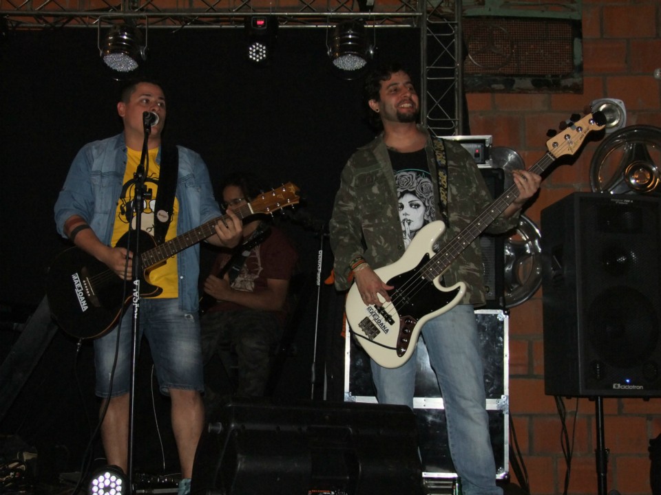 Lançamento do Motoshow aconteceu no desmanche Lançamento do Motoshow aconteceu no desmanche