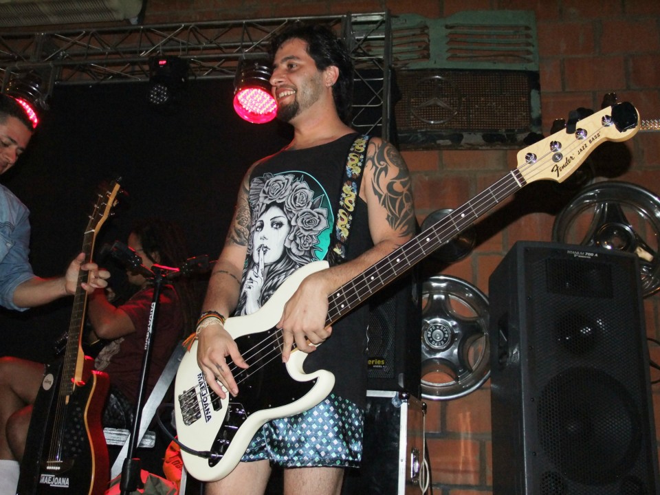 Lançamento do Motoshow aconteceu no desmanche Lançamento do Motoshow aconteceu no desmanche