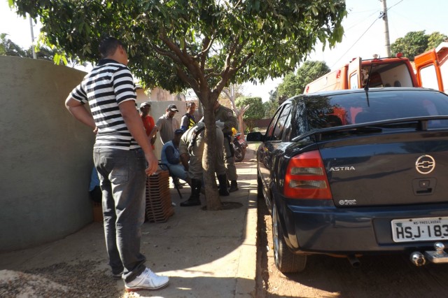 Pedreiro tem perna ferida ao manusear máquina de corte