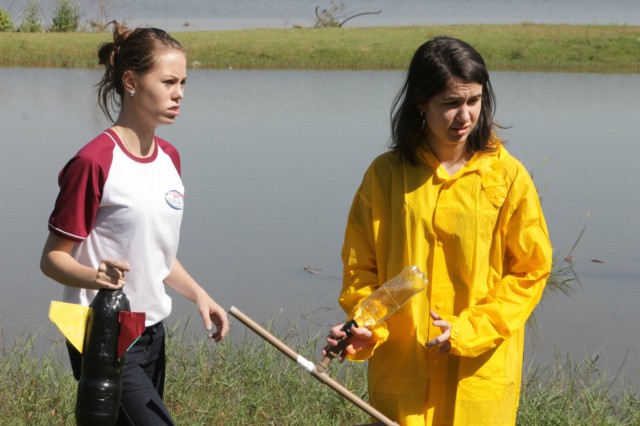 Colégio Exitus realiza “lançamento de foguetes” na Lagoa Maior