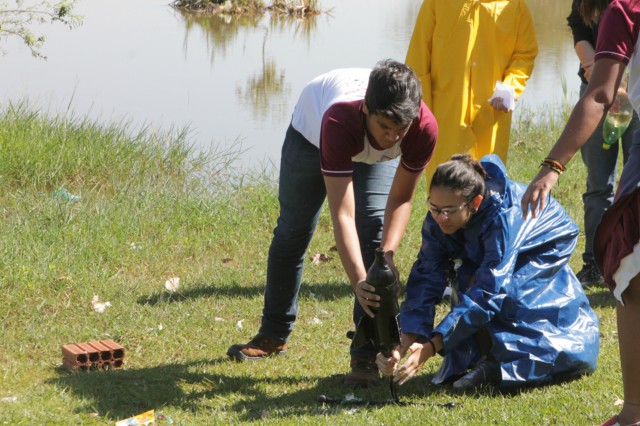 Colégio Exitus realiza “lançamento de foguetes” na Lagoa Maior