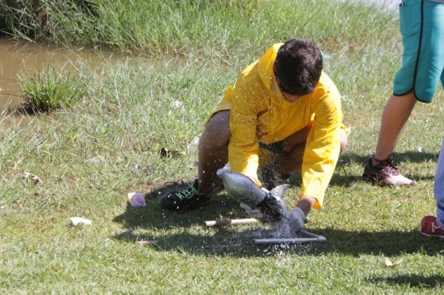 Colégio Exitus realiza “lançamento de foguetes” na Lagoa Maior