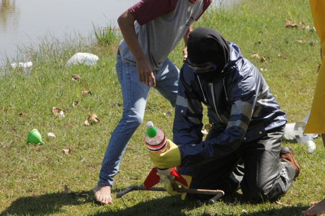 Colégio Exitus realiza “lançamento de foguetes” na Lagoa Maior