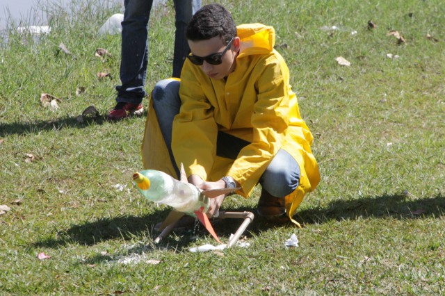 Colégio Exitus realiza “lançamento de foguetes” na Lagoa Maior