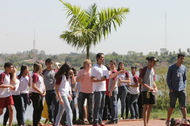 Colégio Exitus realiza “lançamento de foguetes” na Lagoa Maior