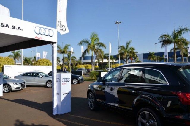 Veículos da marca AUDI e Porsche estarão em exibição no estacionamento do Shopping China