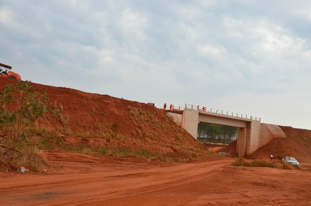 Prefeita faz visita técnica às obras do Contorno Ferroviário