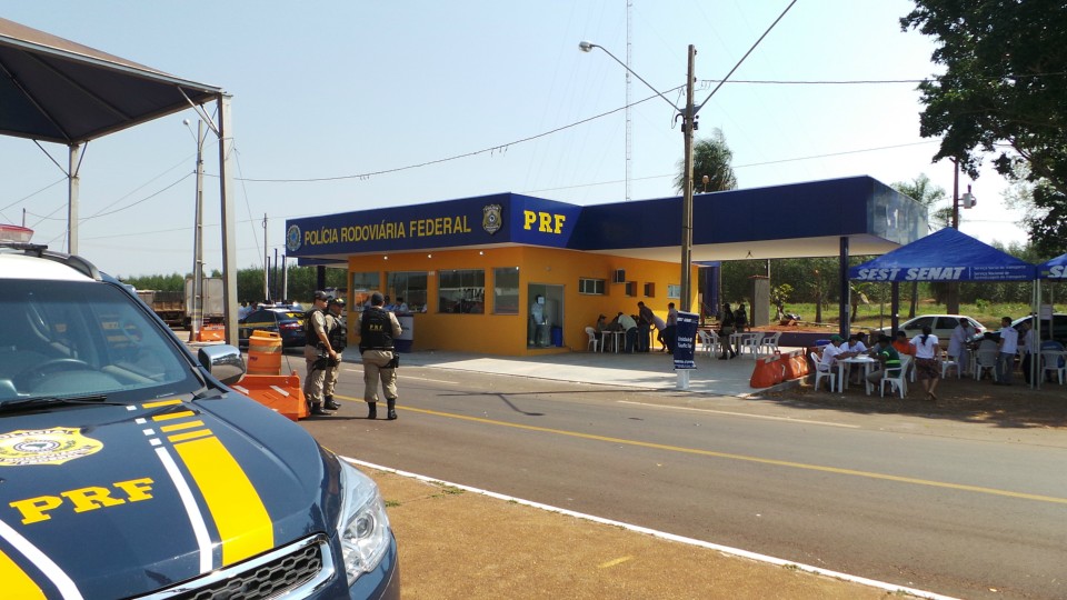 Caminhoneiros que usam a BR-262 passam por exames e aprovam evento