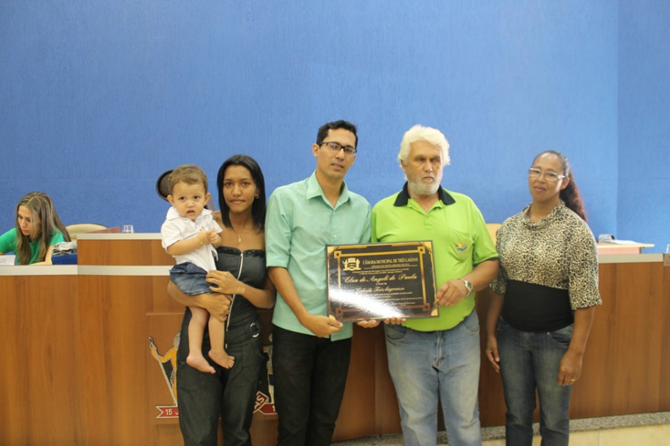 Elza de Angeli de Paula recebe Título de Cidadã Três-Lagoense na Câmara Municipal