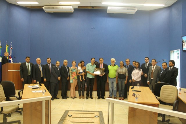 Elza de Angeli de Paula recebe Título de Cidadã Três-Lagoense na Câmara Municipal