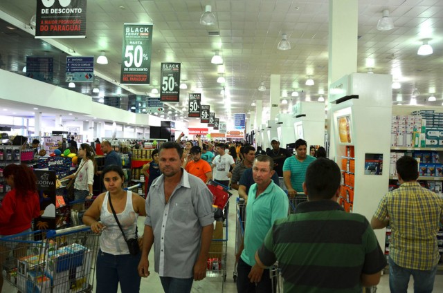 Shopping China atrai turistas no Black Friday Fronteira 2014