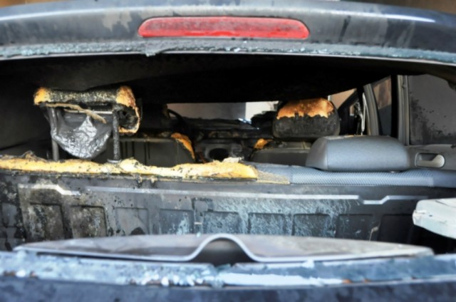 Carro da esposa de um policial é alvo de incêndio em Nova Andradina