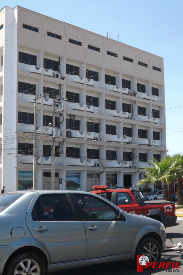 Ciclista fica ferido em colisão com automóvel, no centro da cidade