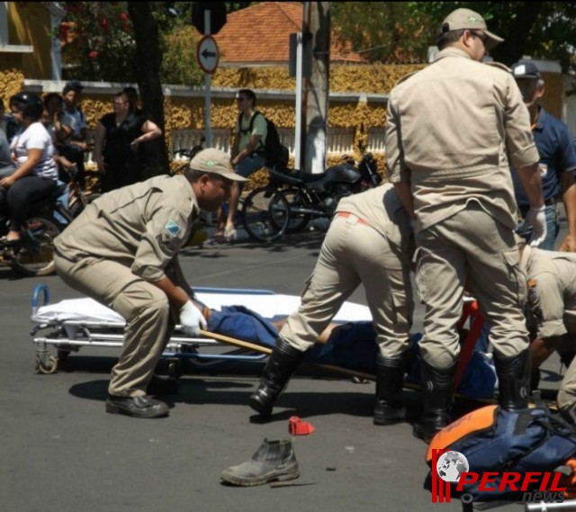 Ciclista fica ferido em colisão com automóvel, no centro da cidade