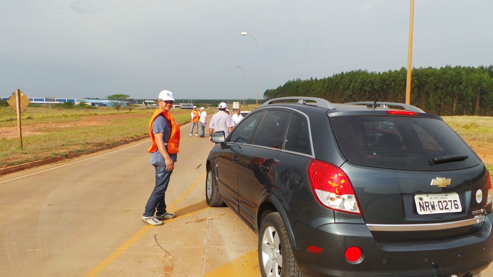 Em Três Lagoas, movimentos sindicais fazem manifestação na Fibria e IP por reajuste salarial
