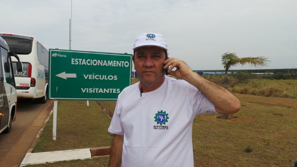 Em Três Lagoas, movimentos sindicais fazem manifestação na Fibria e IP por reajuste salarial
