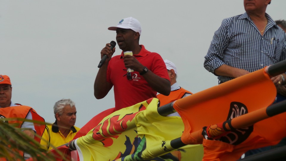 Em Três Lagoas, movimentos sindicais fazem manifestação na Fibria e IP por reajuste salarial