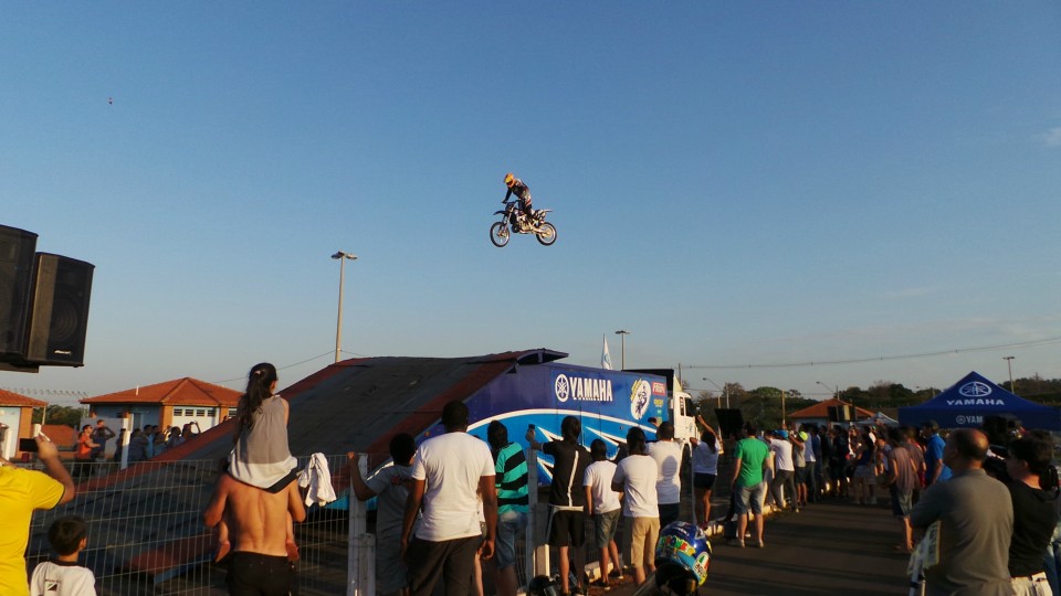 Muita adrenalina e emoção marca apresentação da equipe de Jorge Negretti em Três Lagoas Muita adrenalina e emoção marca apresentação da equipe de Jorge Negretti em Três Lagoas