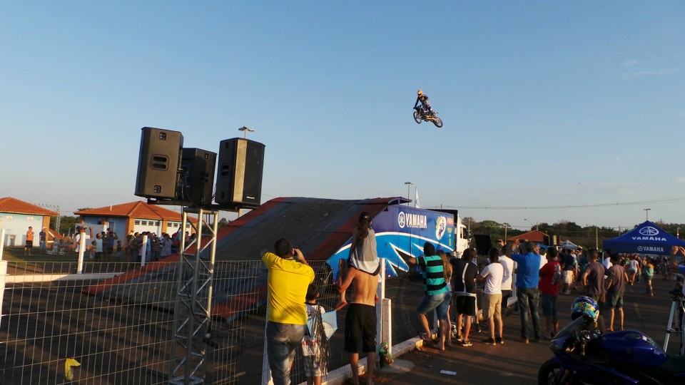 Muita adrenalina e emoção marca apresentação da equipe de Jorge Negretti em Três Lagoas Muita adrenalina e emoção marca apresentação da equipe de Jorge Negretti em Três Lagoas