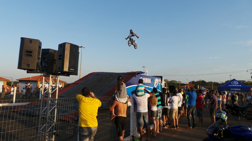 Muita adrenalina e emoção marca apresentação da equipe de Jorge Negretti em Três Lagoas Muita adrenalina e emoção marca apresentação da equipe de Jorge Negretti em Três Lagoas