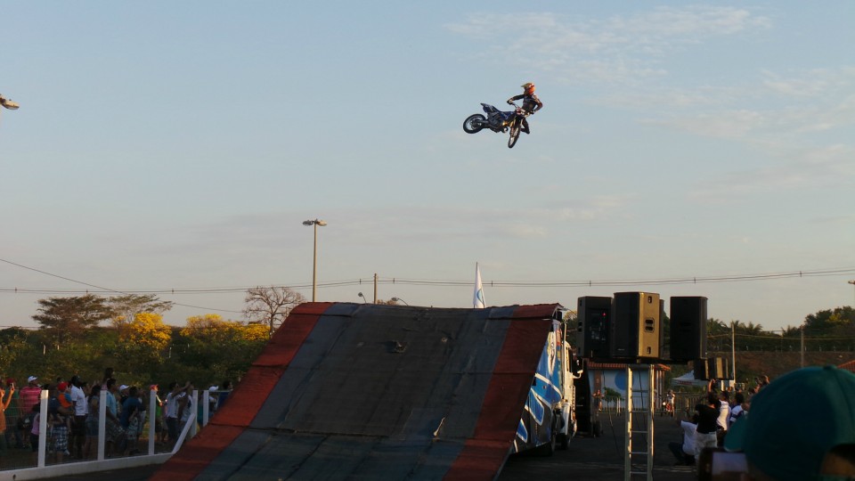 Muita adrenalina e emoção marca apresentação da equipe de Jorge Negretti em Três Lagoas Muita adrenalina e emoção marca apresentação da equipe de Jorge Negretti em Três Lagoas