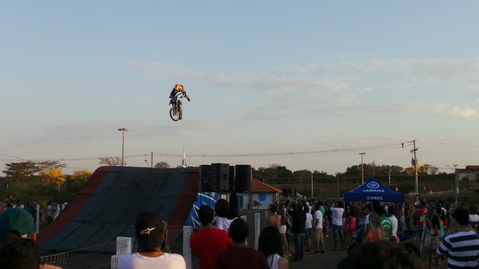 Muita adrenalina e emoção marca apresentação da equipe de Jorge Negretti em Três Lagoas Muita adrenalina e emoção marca apresentação da equipe de Jorge Negretti em Três Lagoas