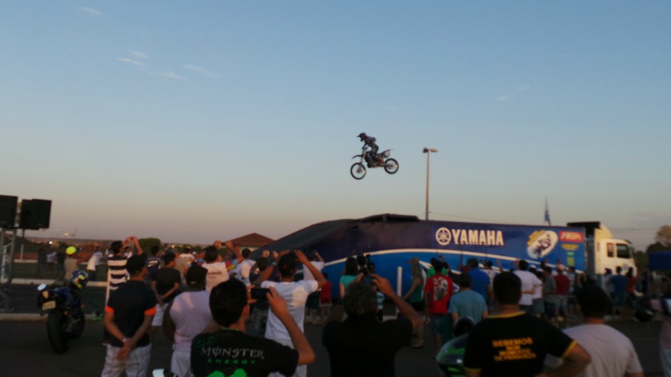 Muita adrenalina e emoção marca apresentação da equipe de Jorge Negretti em Três Lagoas Muita adrenalina e emoção marca apresentação da equipe de Jorge Negretti em Três Lagoas