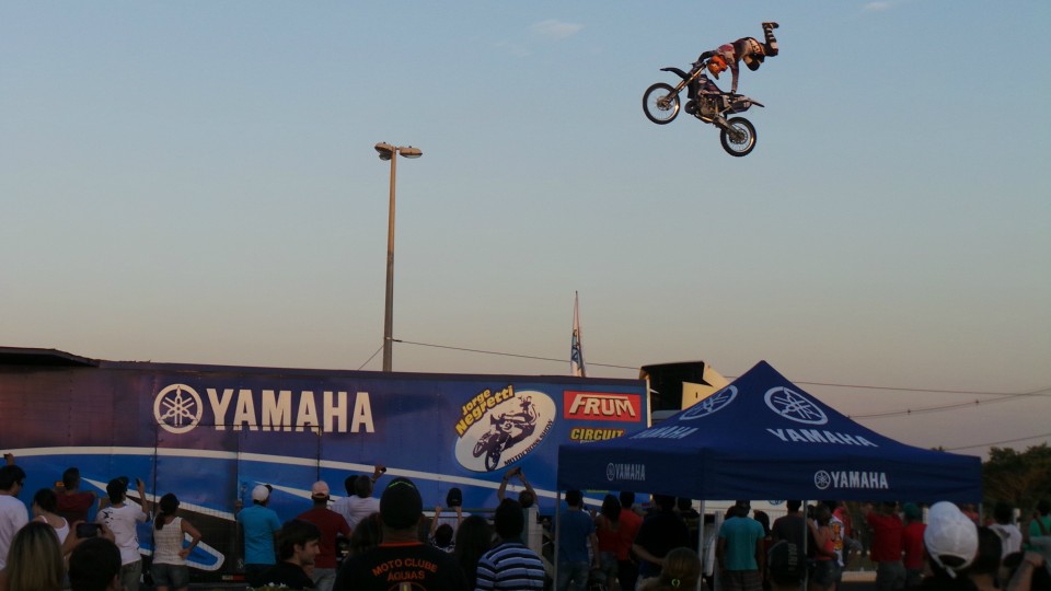 Muita adrenalina e emoção marca apresentação da equipe de Jorge Negretti em Três Lagoas Muita adrenalina e emoção marca apresentação da equipe de Jorge Negretti em Três Lagoas