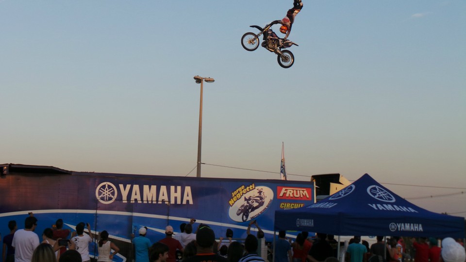 Muita adrenalina e emoção marca apresentação da equipe de Jorge Negretti em Três Lagoas Muita adrenalina e emoção marca apresentação da equipe de Jorge Negretti em Três Lagoas