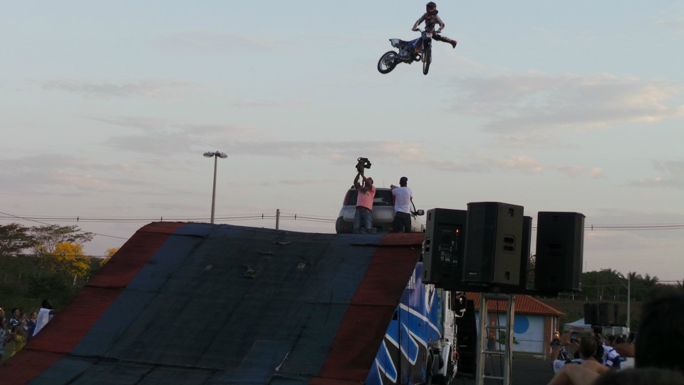 Muita adrenalina e emoção marca apresentação da equipe de Jorge Negretti em Três Lagoas Muita adrenalina e emoção marca apresentação da equipe de Jorge Negretti em Três Lagoas