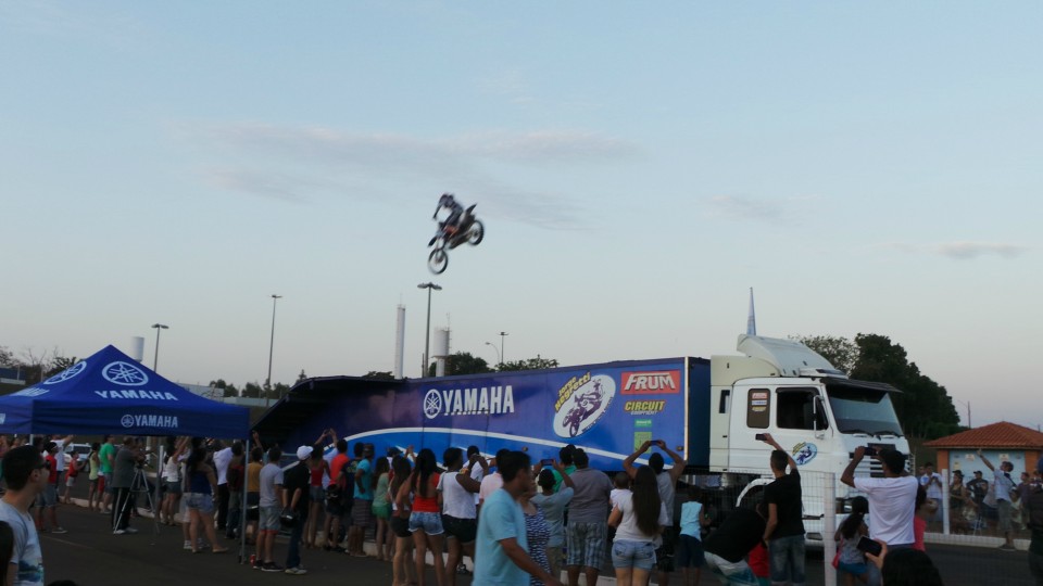 Muita adrenalina e emoção marca apresentação da equipe de Jorge Negretti em Três Lagoas Muita adrenalina e emoção marca apresentação da equipe de Jorge Negretti em Três Lagoas