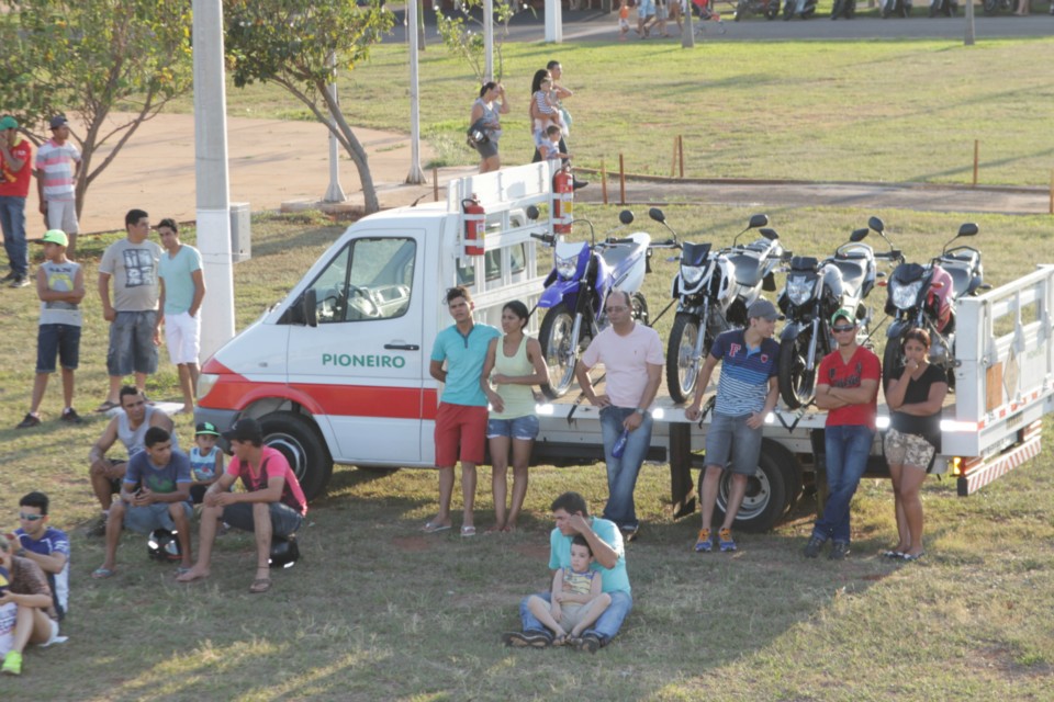 Muita adrenalina e emoção marca apresentação da equipe de Jorge Negretti em Três Lagoas Muita adrenalina e emoção marca apresentação da equipe de Jorge Negretti em Três Lagoas