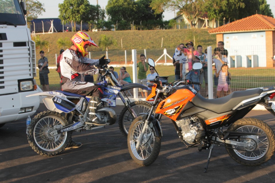 Muita adrenalina e emoção marca apresentação da equipe de Jorge Negretti em Três Lagoas Muita adrenalina e emoção marca apresentação da equipe de Jorge Negretti em Três Lagoas