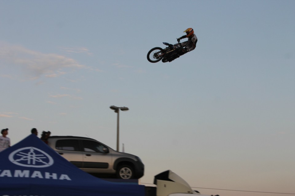 Muita adrenalina e emoção marca apresentação da equipe de Jorge Negretti em Três Lagoas Muita adrenalina e emoção marca apresentação da equipe de Jorge Negretti em Três Lagoas