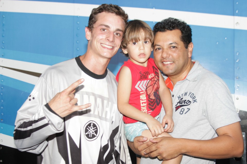 Muita adrenalina e emoção marca apresentação da equipe de Jorge Negretti em Três Lagoas Muita adrenalina e emoção marca apresentação da equipe de Jorge Negretti em Três Lagoas