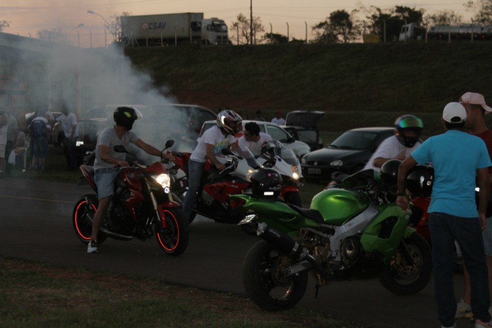 Muita adrenalina e emoção marca apresentação da equipe de Jorge Negretti em Três Lagoas Muita adrenalina e emoção marca apresentação da equipe de Jorge Negretti em Três Lagoas