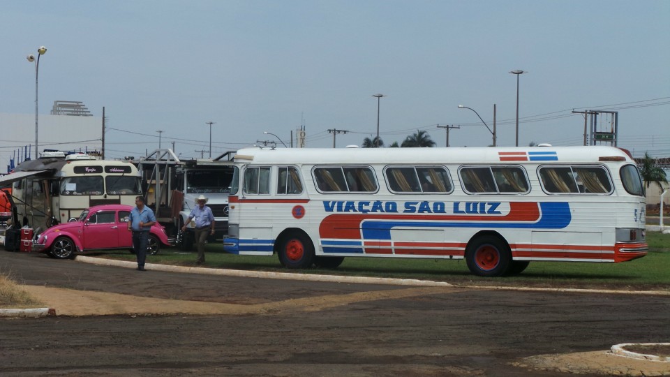 Feira de carros antigos atrai bom público ao Parque de Exposições Feira de carros antigos atrai bom público ao Parque de Exposições