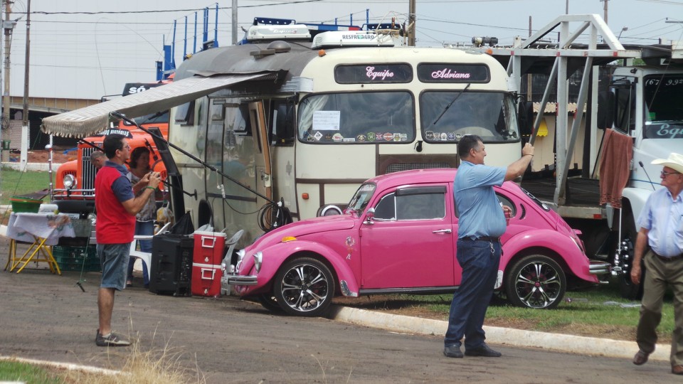 Feira de carros antigos atrai bom público ao Parque de Exposições Feira de carros antigos atrai bom público ao Parque de Exposições